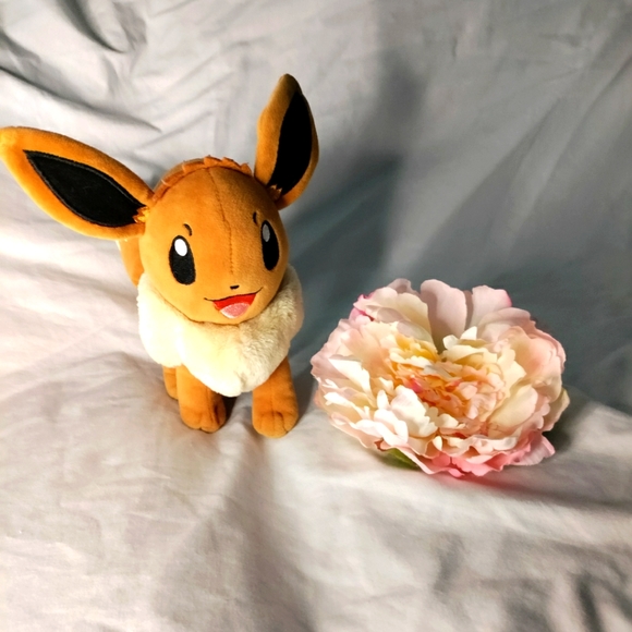 Pokémon Eevee stuffed toy - Picture 1 of 3